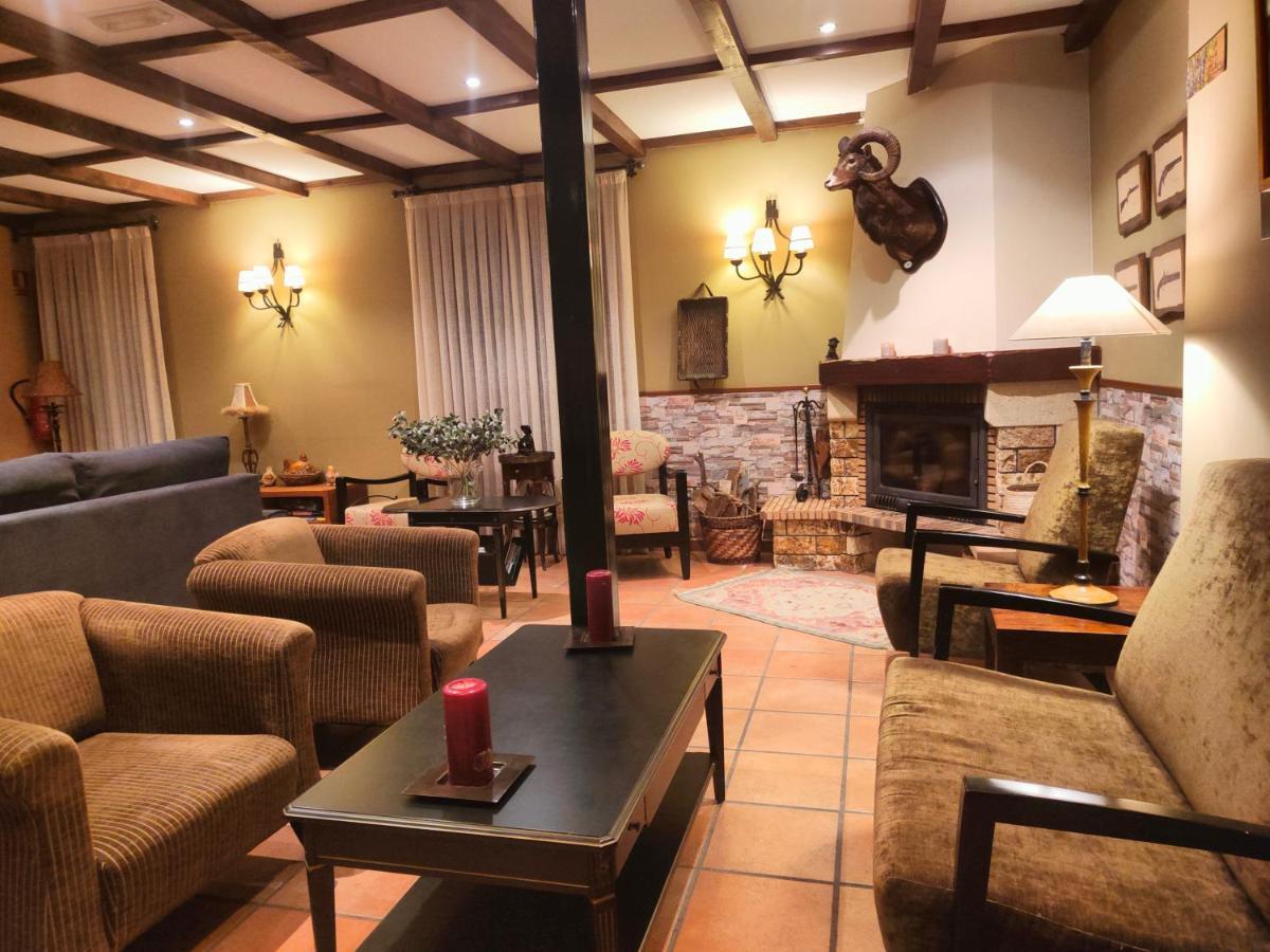 El Cuartel De Lugueros Hotel Exterior photo